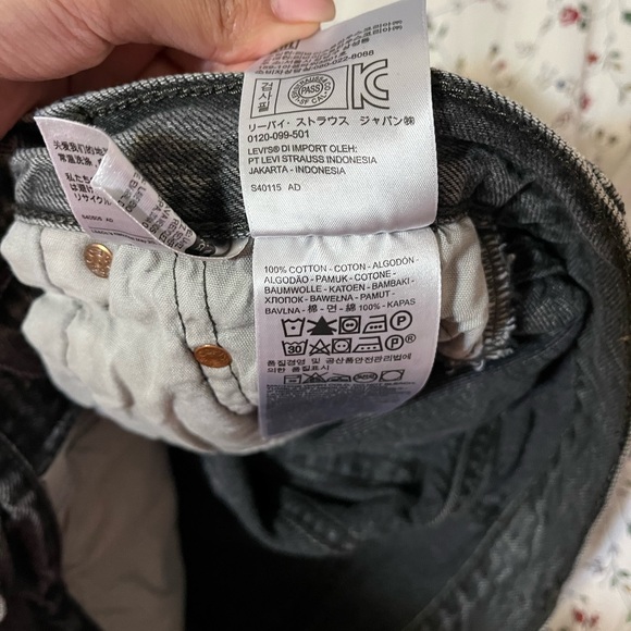 levi 501 shorts - Picture 2 of 3